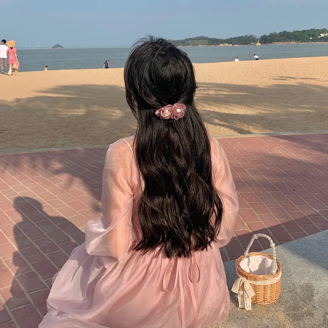 腰间持枪